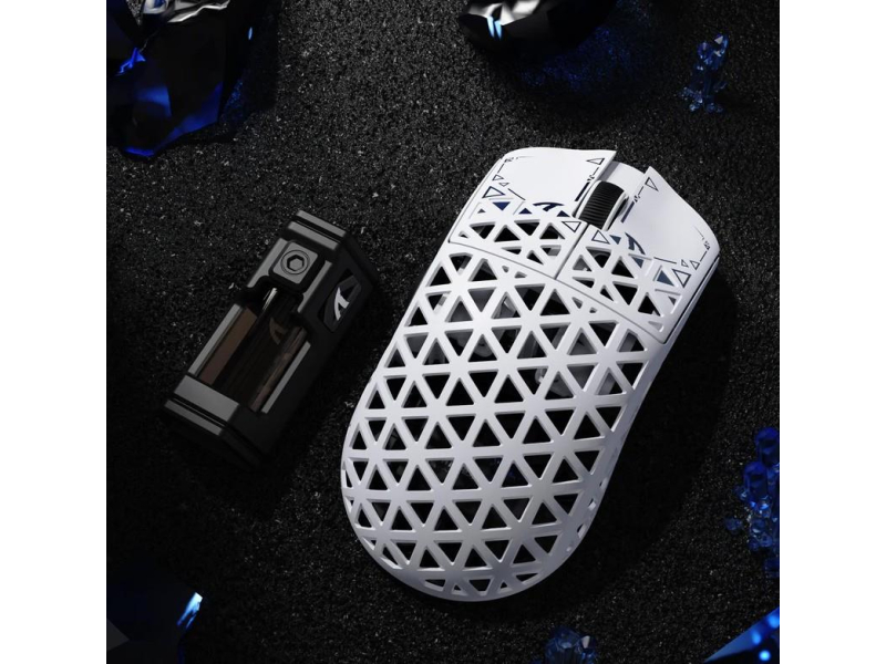 Attack Shark R5Ultra UltralightCarbon 8kHz/42kDPI PAW3950MAX Omron weiß