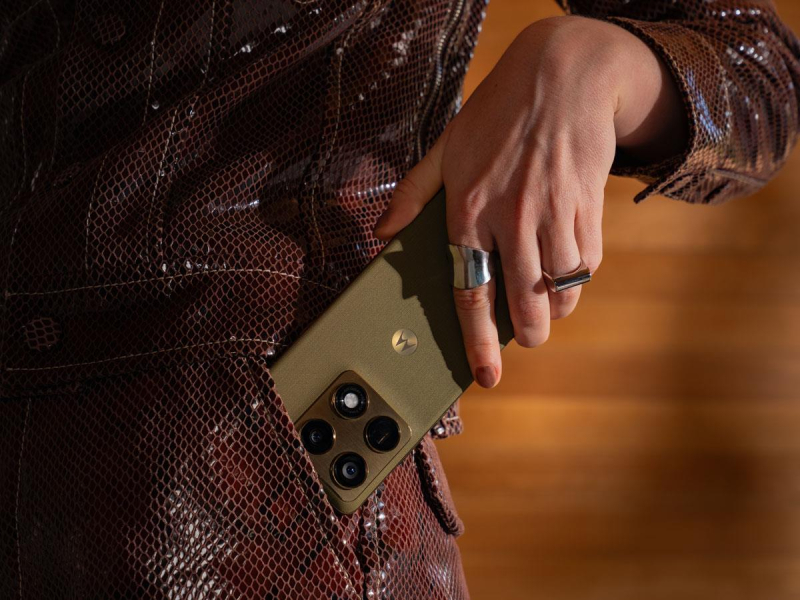 Motorola Signature 5G 16/512GB Martini Olive 165Hz