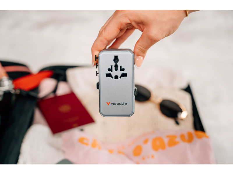 Verbatim Charge ’n’ Travel 70W 2C ausziehbarer Universaladapter Blau