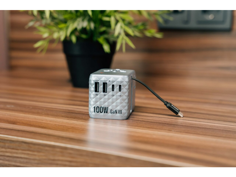 Verbatim Charge 'n' Travel 100W Adapter mit ausziehbarem Kabel, blau