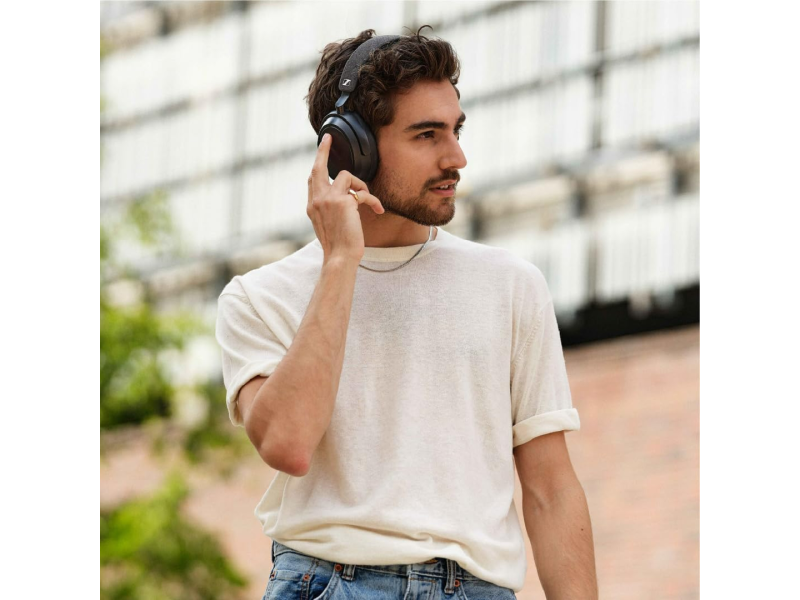 Sennheiser MOMENTUM 4 Wireless Black