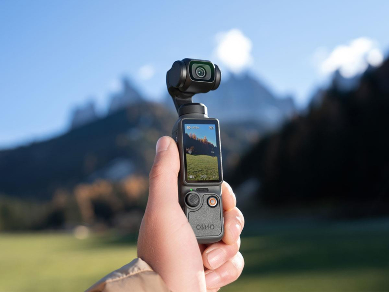 DJI Osmo Pocket 4 Creator Combo