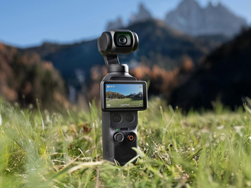 DJI Osmo Pocket 4 Creator Combo